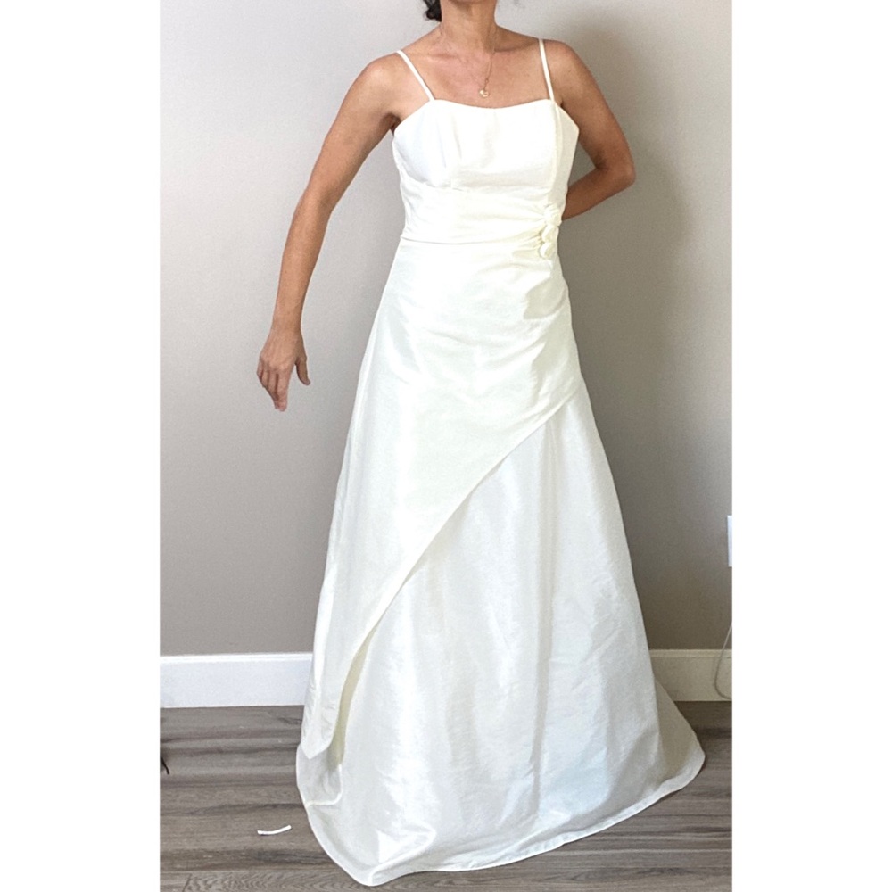 Ivory A-Lined rosette accented princess spaghetti strap wedding dress  XXL 2X 44
